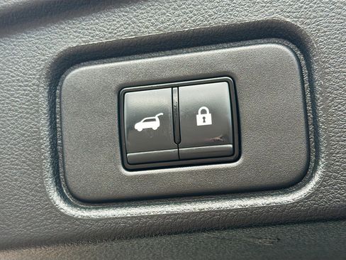 Used 2023 Nissan Pathfinder SV w/ SV Premium Package AWD/4WD image 32