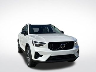New 2026 Volvo XC40 B5 Plus w/ Climate Package 360° Tour