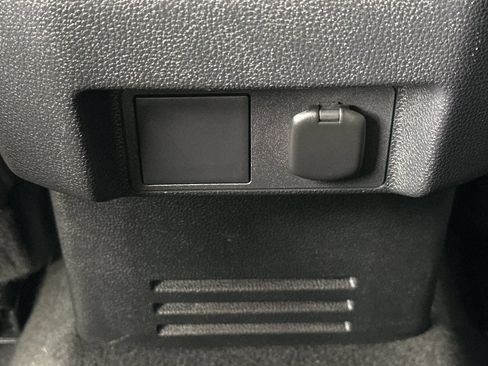 Used 2025 Toyota Tacoma SR5 AWD/4WD image 15