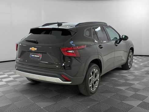 Certified 2025 Chevrolet Trax LT w/ Driver Confidence Package FWD image 5