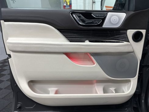 Used 2023 Lincoln Navigator Black Label image 18