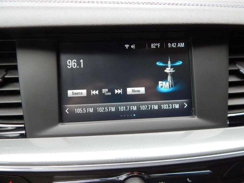 Used 2018 Buick Regal Preferred image 26