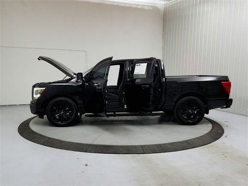 Used 2023 Nissan Titan SV w/ SV Convenience Package image 12