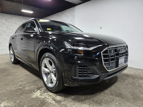 Used 2023 Audi Q8 Premium w/ Convenience Package AWD/4WD image 4