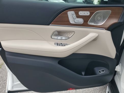 New 2026 Mercedes-Benz GLS 580 4MATIC image 19