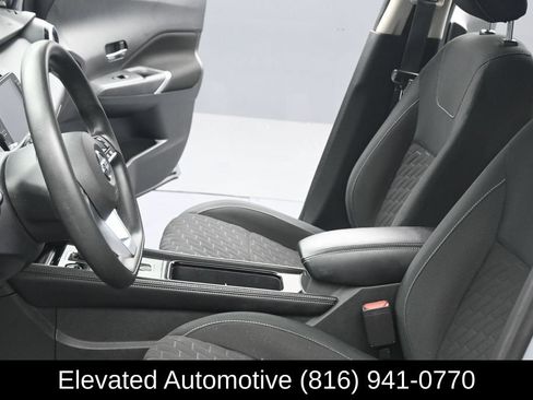 Used 2021 Nissan Kicks SV w/ Interior Electronics Package FWD image 16