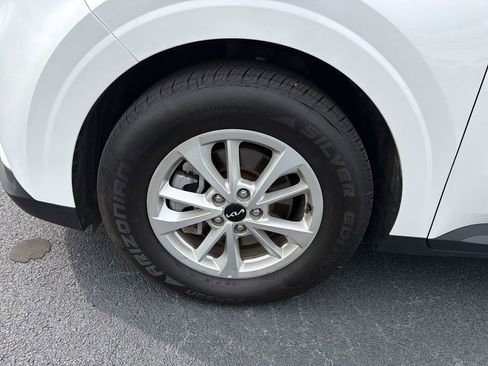 Used 2024 Kia Carnival LX image 28