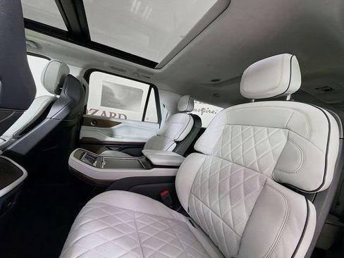 New 2026 Lincoln Navigator L Black Label AWD/4WD image 26
