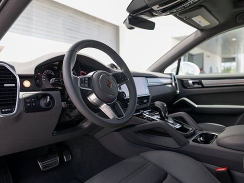 Used 2023 Porsche Cayenne S image 4