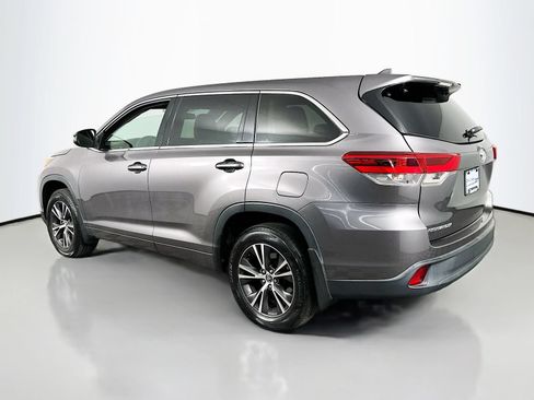 Used 2017 Toyota Highlander Plus AWD/4WD image 5