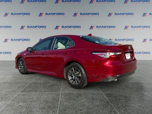Used 2020 Toyota Camry LE image 3
