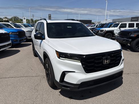 Used 2025 Honda Pilot Black Edition image 14