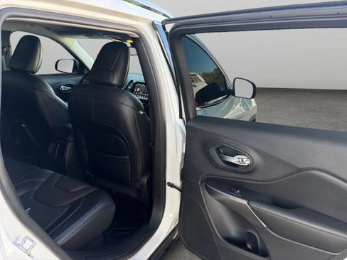 Used 2019 Jeep Cherokee Limited AWD/4WD image 17