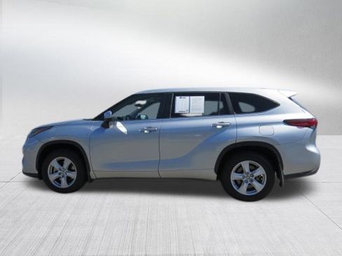 Used 2023 Toyota Highlander LE image 5
