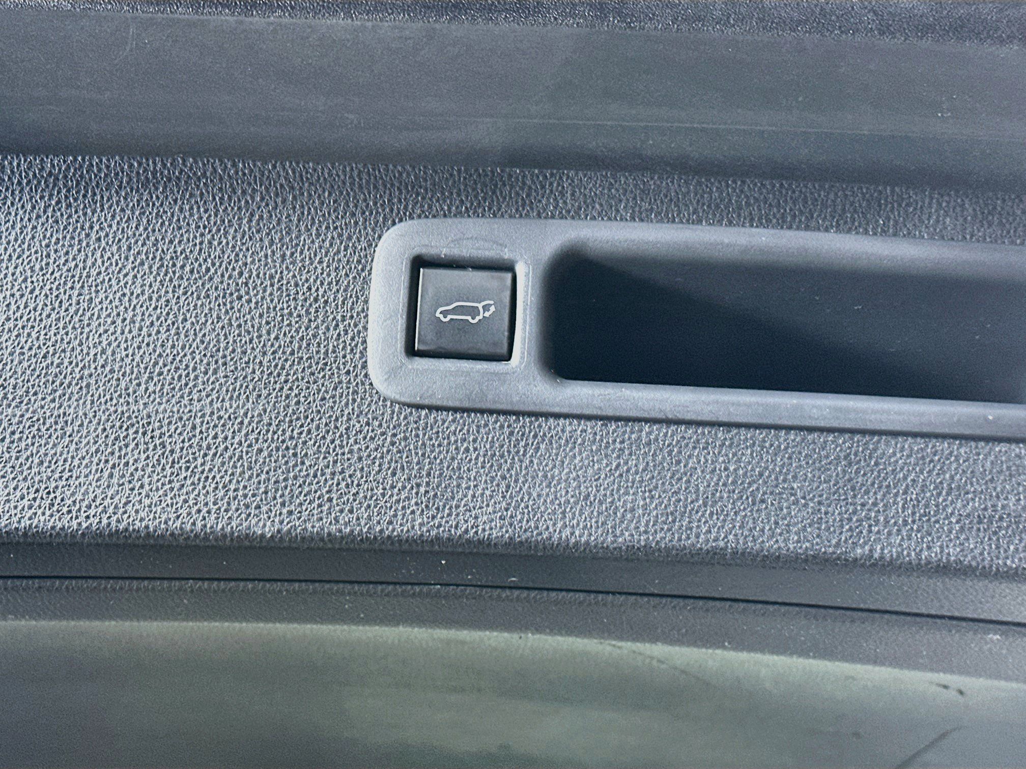 Used 2022 Toyota Highlander LE FWD image 30