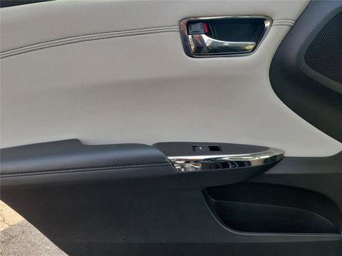Used 2016 Toyota Avalon Limited w/ Toyota Safety Sense Package image 15