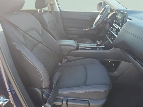 Used 2025 Nissan Pathfinder SV FWD image 10