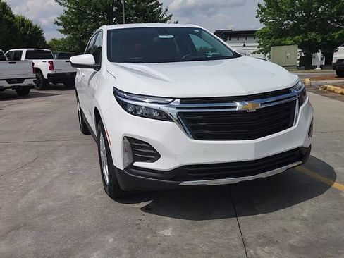 Used 2024 Chevrolet Equinox LT image 2