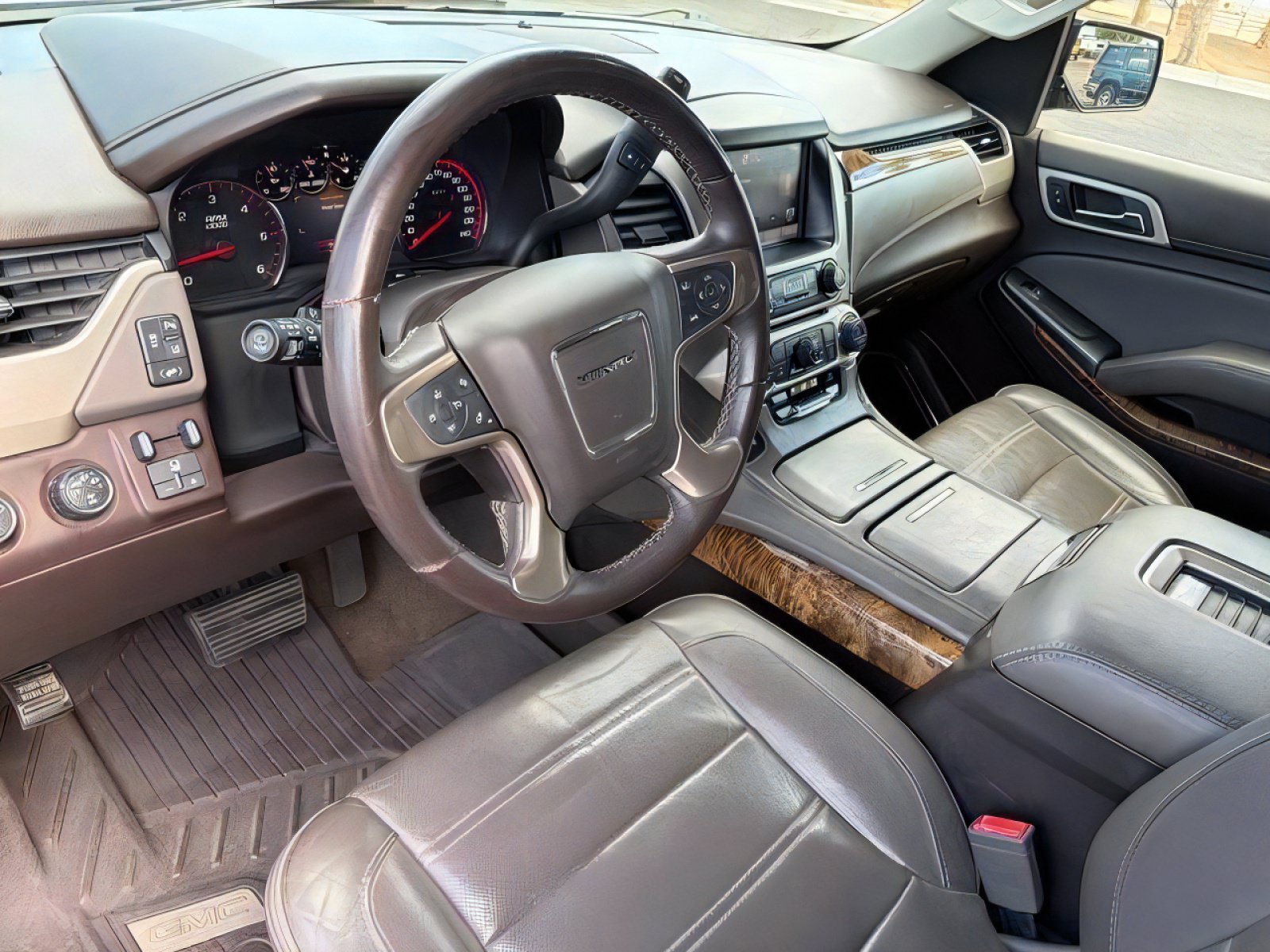 Used 2015 GMC Yukon XL Denali w/ Open Road Package AWD/4WD image 19