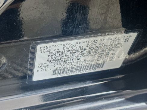 Used 2023 Nissan Versa SV w/ Trunk Package image 30