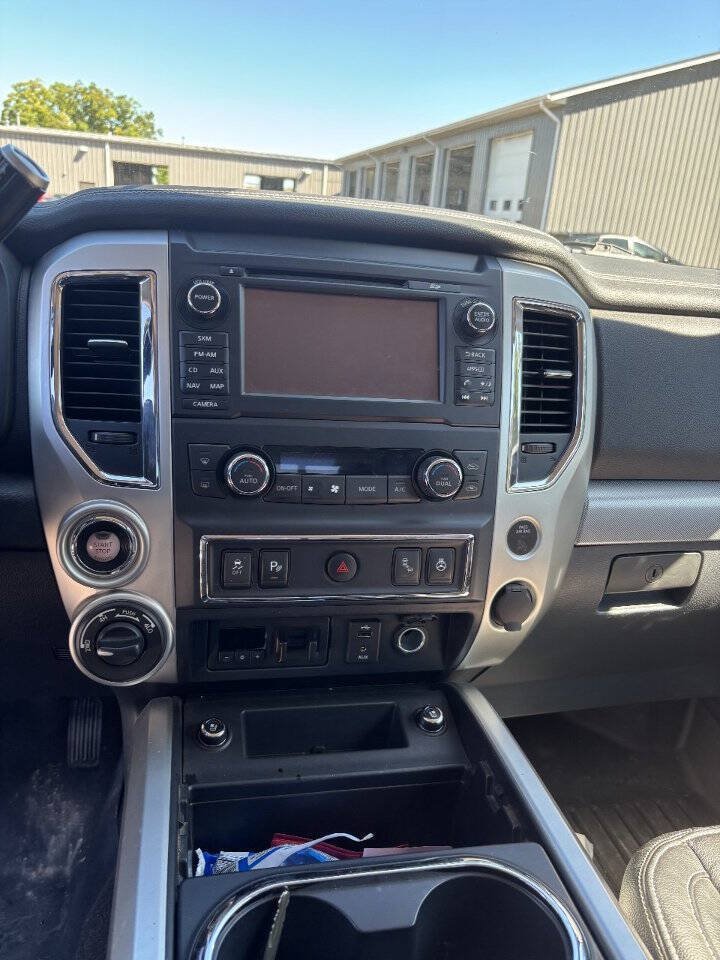 Used 2017 Nissan Titan PRO-4X AWD/4WD image 5