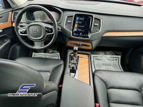 Used 2022 Volvo XC90 T6 Momentum w/ Climate Package image 10