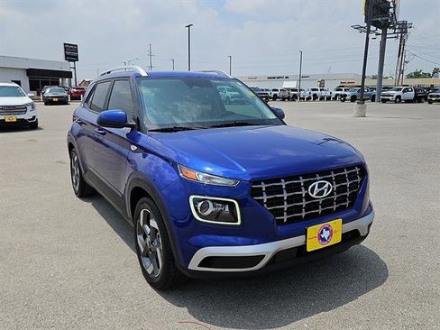 Used 2024 Hyundai Venue Limited FWD image 7