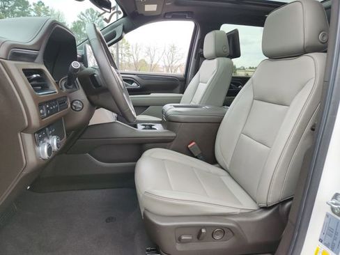 Used 2021 GMC Yukon SLT w/ SLT Premium Package image 9