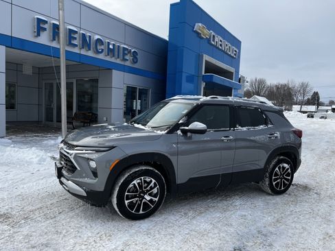 Used 2025 Chevrolet TrailBlazer LT w/ Driver Confidence Package image 1