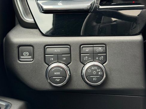 Used 2025 GMC Sierra 1500 SLT w/ SLT Convenience Package image 18