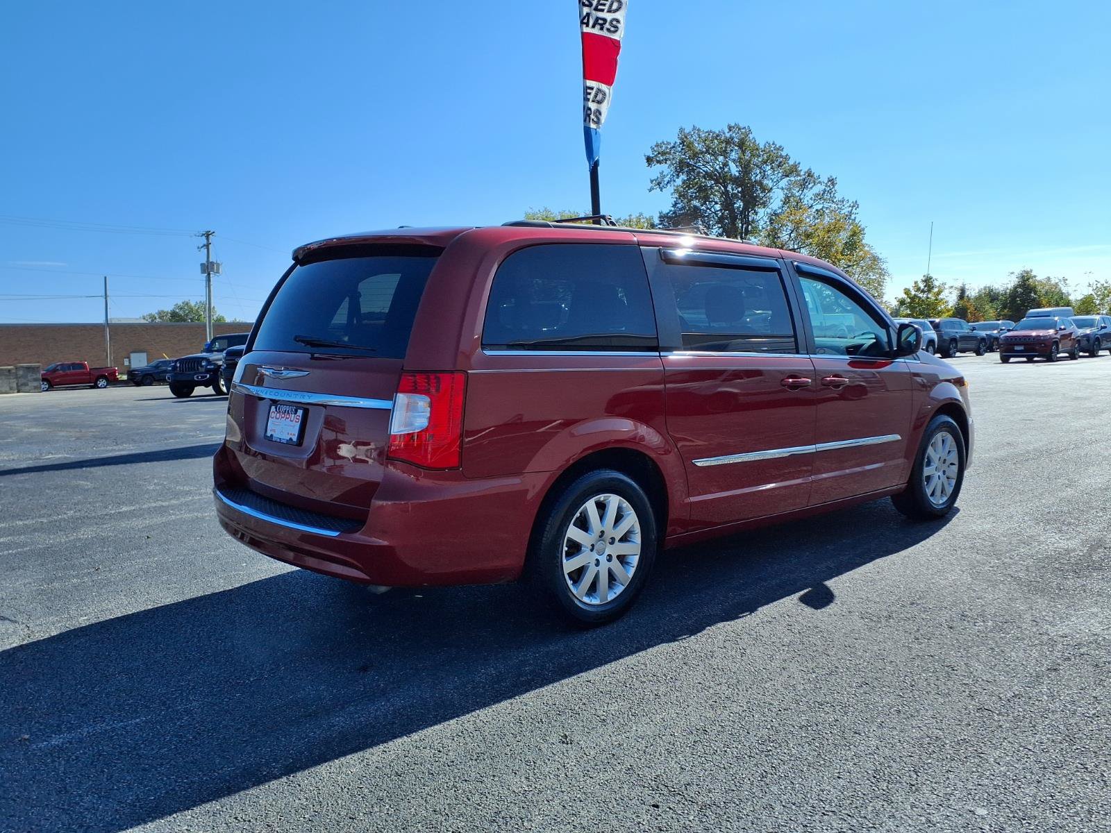 Used 2014 Chrysler Town & Country Touring FWD image 5