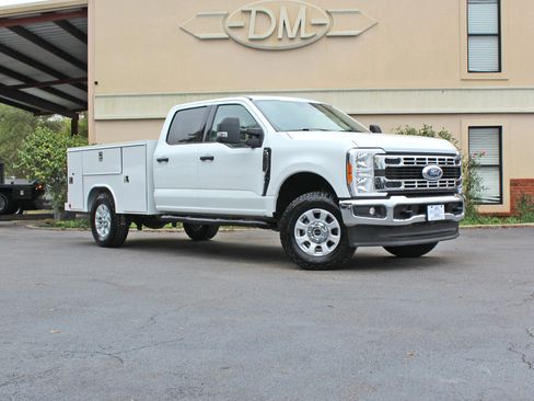 Used 2023 Ford F350 XLT w/ FX4 Off-Road Package image 3