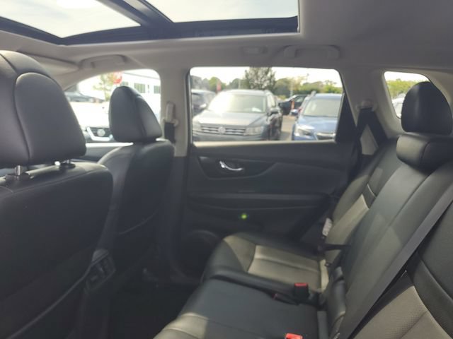 Used 2017 Nissan Rogue SL AWD/4WD image 10
