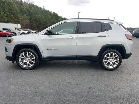 Used 2024 Jeep Compass Latitude w/ Sun and Sound Group image 8