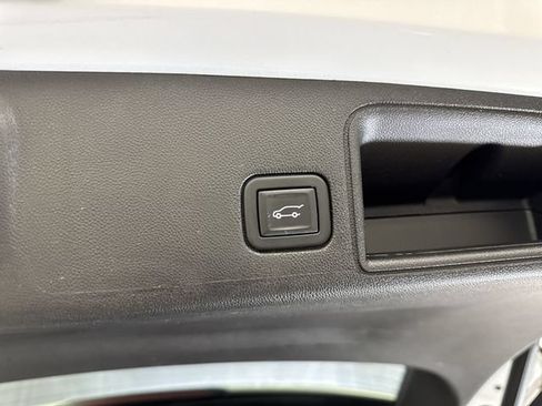 Certified 2024 GMC Terrain SLT FWD image 24