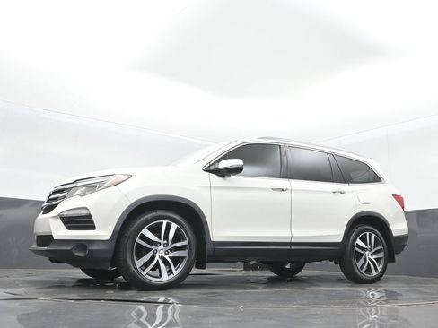Used 2017 Honda Pilot Touring image 13