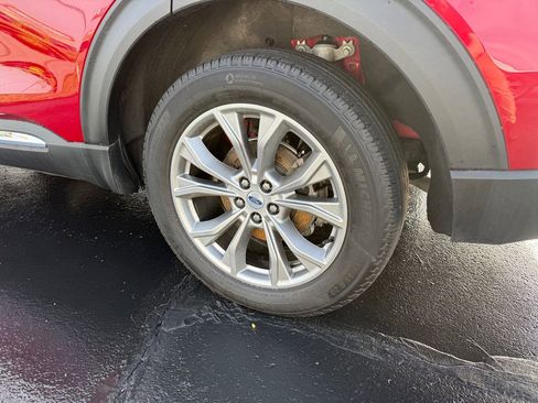 Used 2022 Ford Explorer XLT w/ Equipment Group 202A image 9