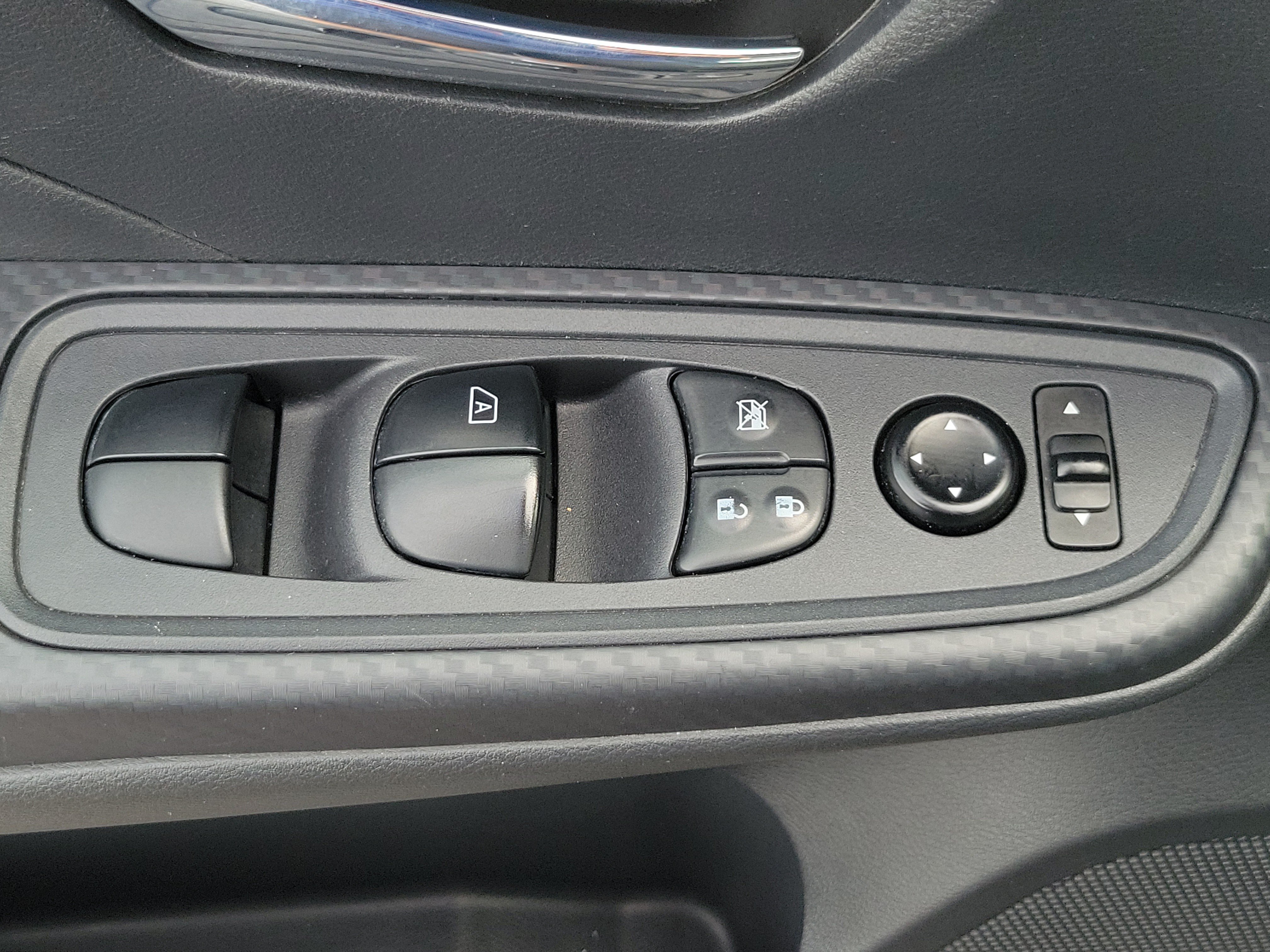 Used 2024 Nissan Versa SV FWD image 24