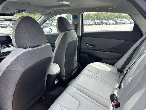 New 2025 Hyundai Elantra Limited image 19