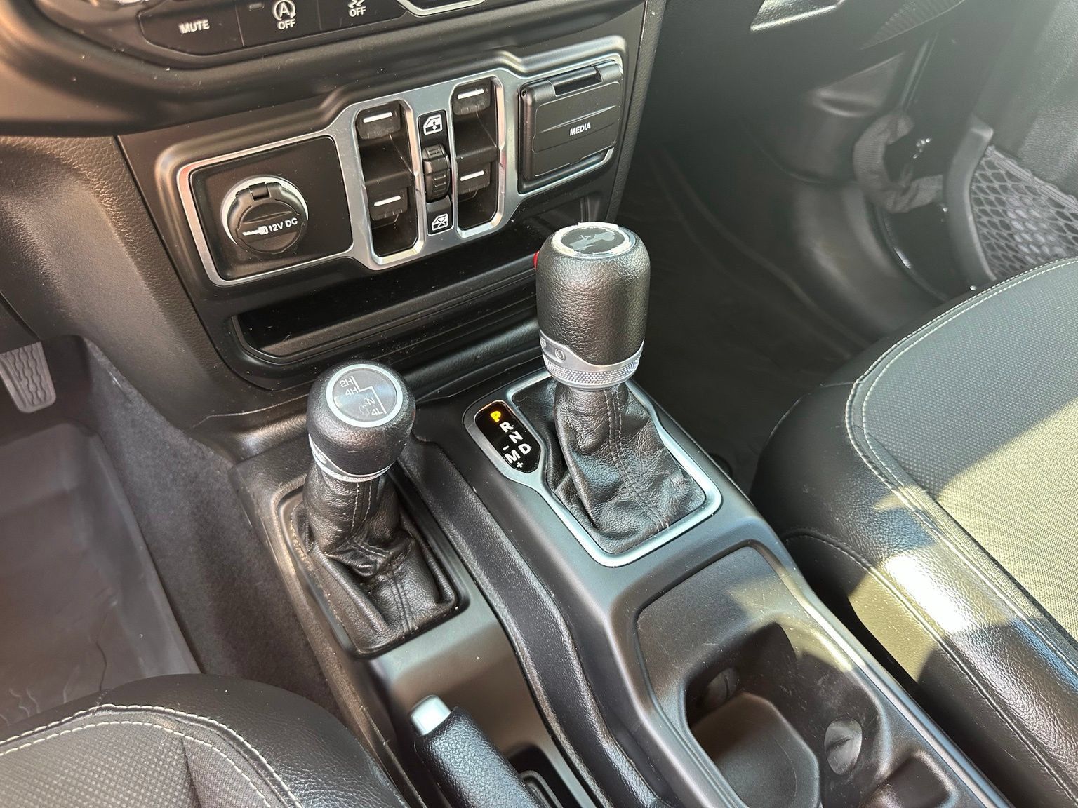 Used 2023 Jeep Wrangler Unlimited Sport AWD/4WD image 11