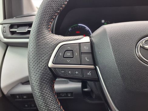 Used 2023 Toyota Sienna XSE image 22