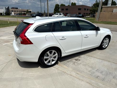 Used 2016 Volvo V60 T5 Premier image 9