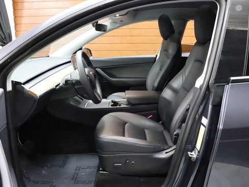 Used 2021 Tesla Model Y Long Range image 36