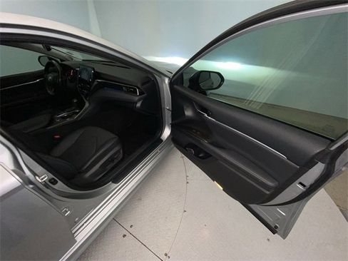 Used 2021 Toyota Camry XSE image 25
