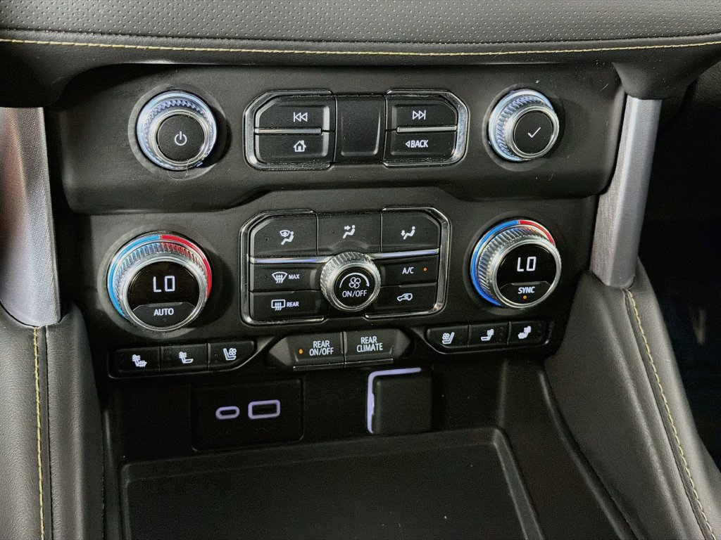 Used 2024 GMC Yukon SLT AWD/4WD image 15