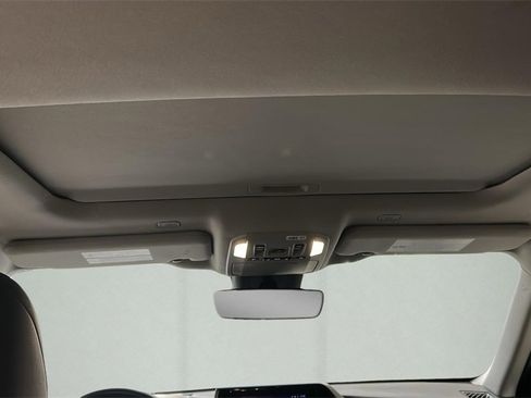 Used 2024 Toyota Highlander XLE image 21