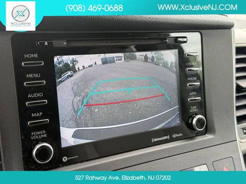 Used 2018 Toyota Sienna XLE Premium AWD/4WD image 17