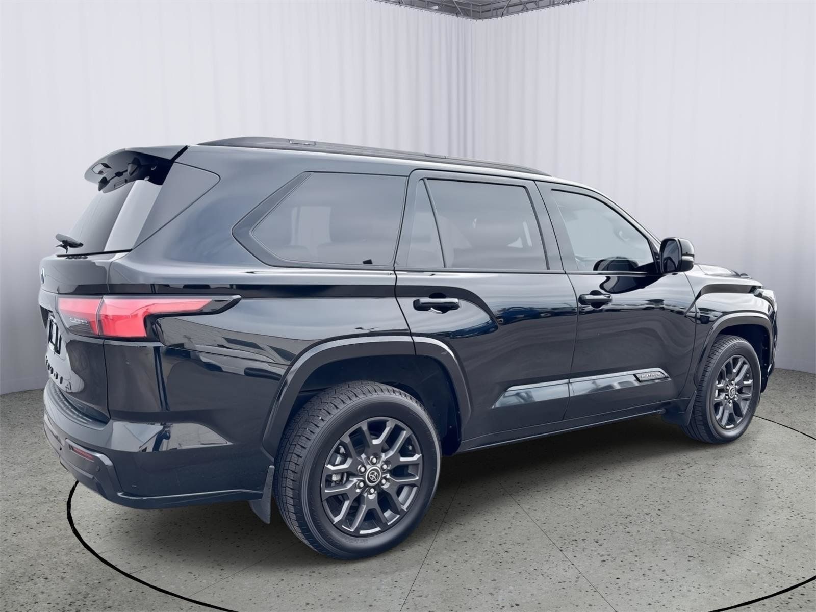Used 2023 Toyota Sequoia Platinum AWD/4WD image 6
