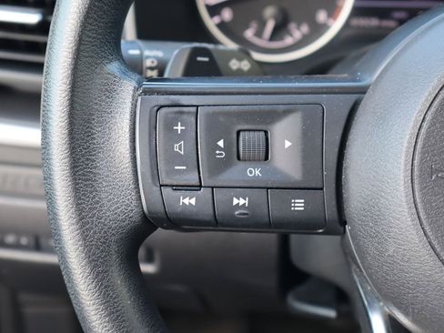 Used 2023 Nissan Rogue S AWD/4WD image 12