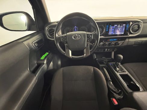 Used 2018 Toyota Tacoma TRD Sport AWD/4WD image 22
